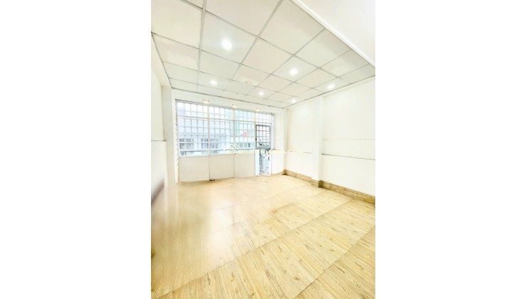 16 TỶ: BÁN NHÀ QUẬN 3- TRẦN HƯNG ĐẠO NGUYỄN VĂN CỪ- 4M x 13M- 3 TẦNG XE HƠI TRONG NHÀ.VŨ 0933910039