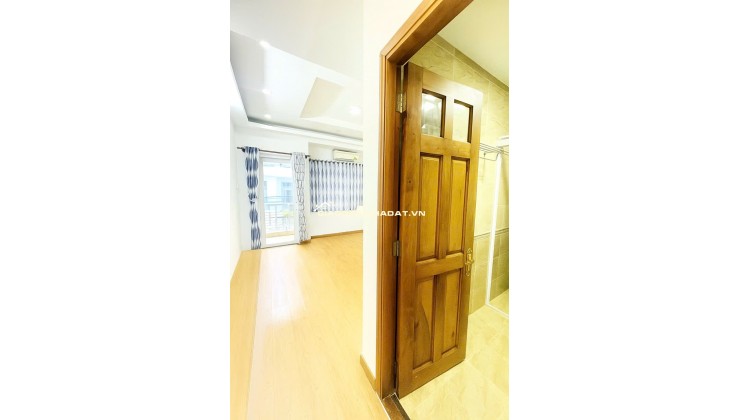 16 TỶ: BÁN NHÀ QUẬN 3- TRẦN HƯNG ĐẠO NGUYỄN VĂN CỪ- 4M x 13M- 3 TẦNG XE HƠI TRONG NHÀ.VŨ 0933910039