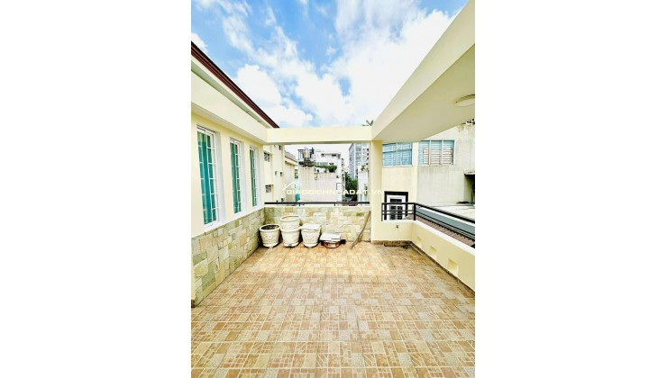 6 Tỷ nhỉnh: Nhà Quận 10 - ngay Bệnh Viện 115 - Xe hơi trong nhà 4 Tầng Ngang hơn 4m. VŨ 0933910039