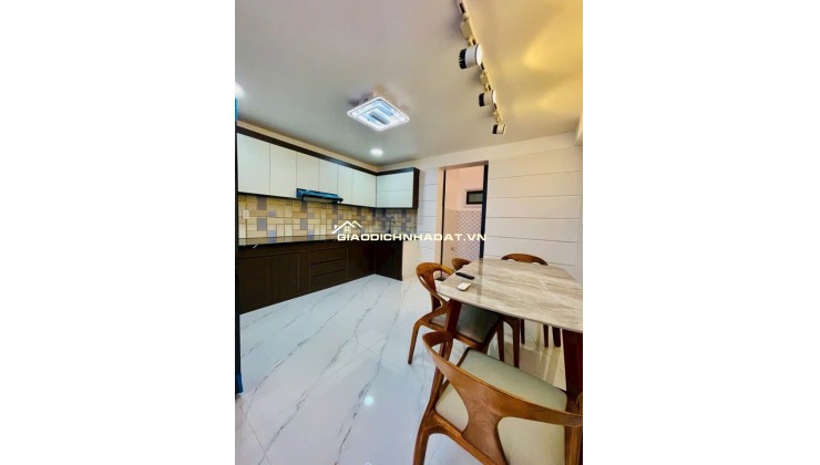 NHÀ ĐẸP GẦN QUẬN 7-5 TẦNG – HẺM XE HƠI – FULL NỘI THẤT CAO CẤP