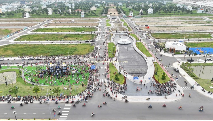 Dự án Đất Nền The 826EC cuối tuần nhộn nhịp!! Cư dân đã về. Hạ tần đã hoàn thiện.