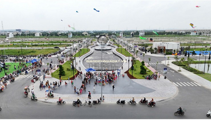 Dự án Đất Nền The 826EC cuối tuần nhộn nhịp!! Cư dân đã về. Hạ tần đã hoàn thiện.