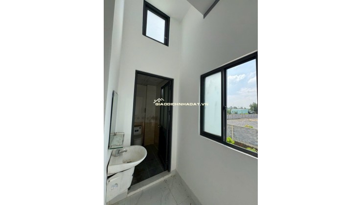 Bán gấp căn gác lửng sổ riêng ngay cầu Bạch Đằng Tân Uyên 490TR