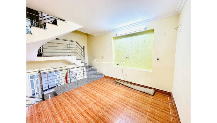ĐÌNH ĐÔNG 3.5 TẦNG GIA CHỈ 2 TỶ BÌA ĐẸP.