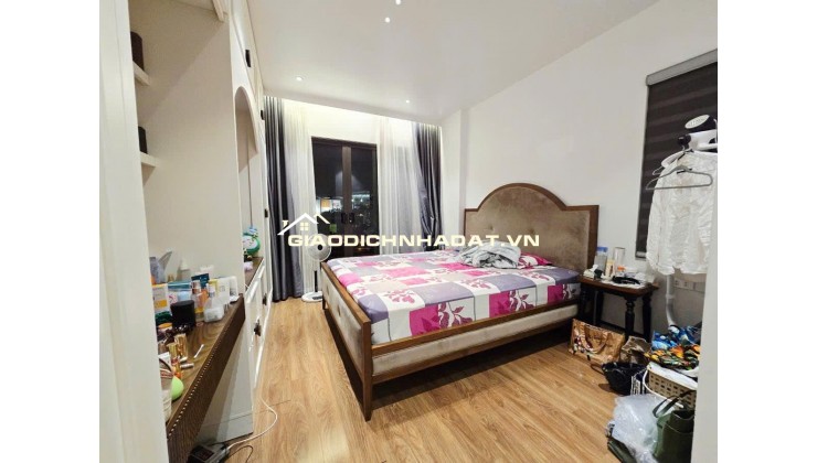 Bán nhà Cổ Linh 35m 7 tầng thang máy, lô góc, ô tô hơn 8 tỷ