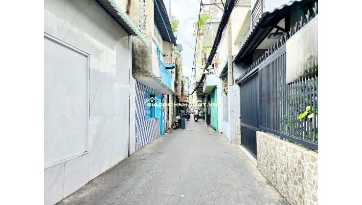 5 Tỷ nhỉnh- Hoàng Diệu Quận 4- nhà mới 100% ngang hơn 4m- 3 tầng 3 phòng đủ nội thất. VŨ 0933910039