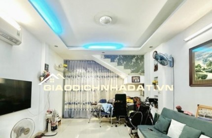 Bán Nhà 1 căn ra MT Nguyên Hồng- Bình Thạnh 2 Tầng - 64m2 - ngang 4m - chỉ 6.x tỷ