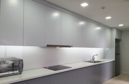 Chủ nước ngoài cần bán căn 2 ngủ rộng dt 75m2, các phòng đều view hồ điều hòa, tầng trung tòa C3 - D'Capitale, giá đầu tư