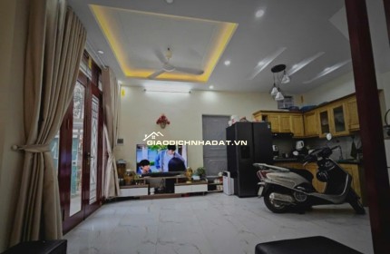 Chính chủ cần bán căn nhà lô góc 3 tầng sổ đỏ lh 0395685938