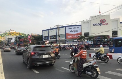 51TR/M2, NHÀ 2 TẦNG NGAY NGÃ 4 THỦ ĐỨC,5PN, HẺM XE HƠI 7 CHỖ
