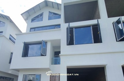 Bán biệt thự Vạn Xuân có sổ đỏ, hàng xóm Ciputra - DT 180m2 MT 12m 3 tầng 1 hầm - Giá đầu tư 38 tỷ