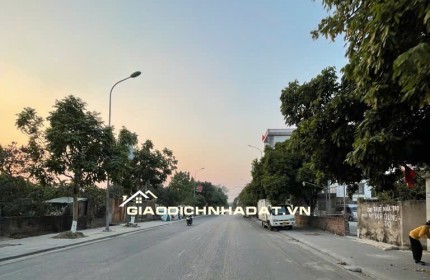 Bán Gấp - Tằng My- Nam Hồng – Đông Anh 70 m2 . mặt tiền: 5 m Đường rộng 3.5 m .giá chào 4,4 tỷ. Liên hệ: Nhung Omi: 0348866668