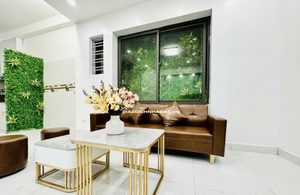 NHÀ DÂN XÂY DỘC LẬP LÂM TƯỜNG 5 TẦNG OTO ĐỖ CỬA