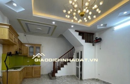 Tân Mai - Hoàng Mai DT 35m x 5 tầng, MT 4,9m. Nhà đẹp ở ngay, rất gần phố, gần ô tô