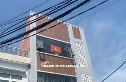 TÒA CĂN HỘ 3 TẦNG – ĐỐI DIỆN CHỢ HÒA KHÁNH – THU NHẬP 40TR/THÁNG
Tòa nhà 3 tầng – 13 căn hộ khép kín, full nội thất
 KHu vực sầm uất bậc nhất