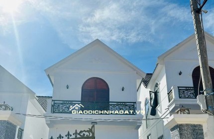BÁN HOẶC CHO THUÊ BIỆT THỰ 420m2 - 3PN - SÁT DALAT, VIEW RỪNG THÔNG. LH:0909206662.