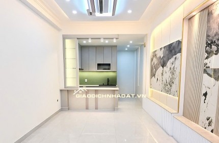 5 Tỷ nhỉnh- Hoàng Diệu Quận 4- nhà mới 100% ngang hơn 4m- 3 tầng 3 phòng đủ nội thất. VŨ 0933910039