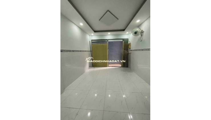 Bán nhà Hồng Lạc, ngay Lạc Long Quân, trung tâm Tân Bình, 24m2 - 2 tầng, chỉ hơn 2 tỷ.