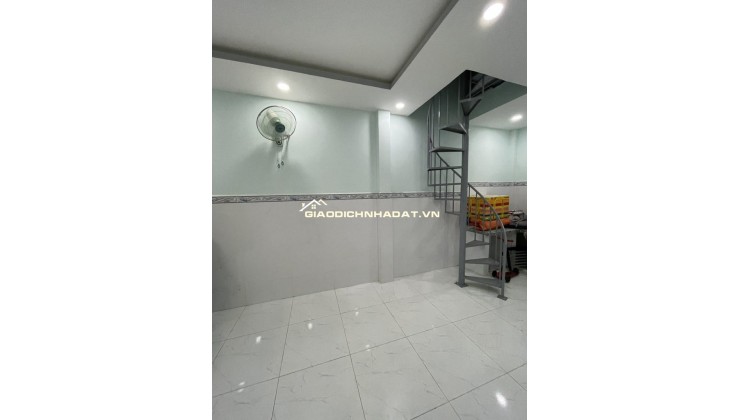 Bán nhà Hồng Lạc, ngay Lạc Long Quân, trung tâm Tân Bình, 24m2 - 2 tầng, chỉ hơn 2 tỷ.