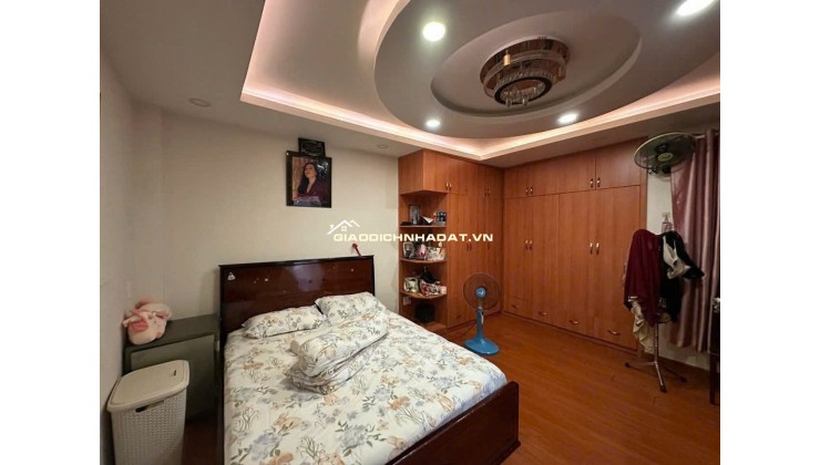 Nhà BTCT 4x13 HXH 1 trệt 2 lầu sân thượng 5PN chỉ 6,1 tỷ