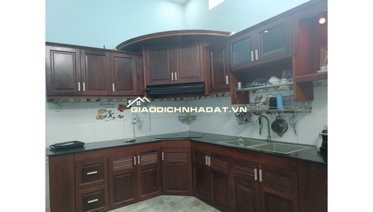 NHÀ 2 TẦNG BTCT - XÂY TƯỜNG 20CM - CÁCH ĐẠI HỌC TÀI CHÍNH MARKETING 50M - CÓ PN TRỆT - SÂN ĐỂ Ô TÔ = 5.8 tỷ