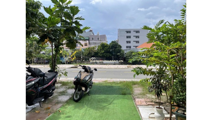 Chính chủ bán nhà đường D1 95M2 Bình Thạnh HẺM 10M