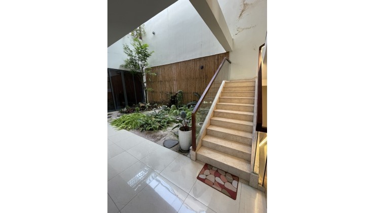 Chủ đi định cư bán gấp căn biệt thự sân vườn, 360m2, KDC Sadeco Phước Kiển, đối diện trường RMIT