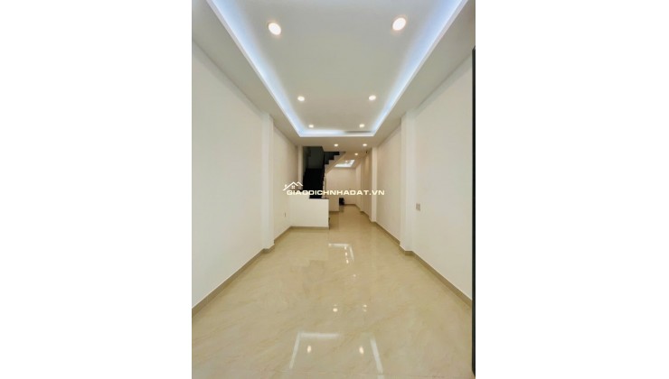 Bán nhà đúc 2 lầu hẻm 606 Đường 3 Tháng 2, P14 Q10 ngay trung tâm SG