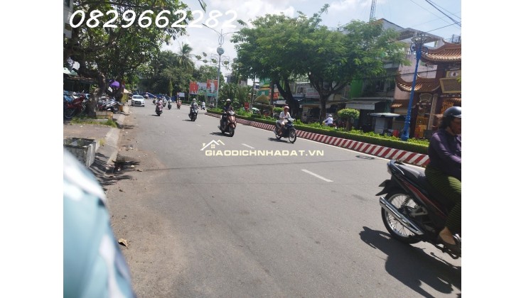 Bán Nhà Mặt Tiền Đường Hùng Vương, Sa Đéc. 3 Tầng, 243m2, Sổ Hồng Chính Chủ. LH: 0829662282