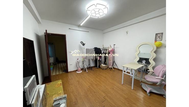 Nhà Mỹ Đình, lô góc, dân xây 40m2, 5 tầng, chào 7.1 tỷ có thương lượng