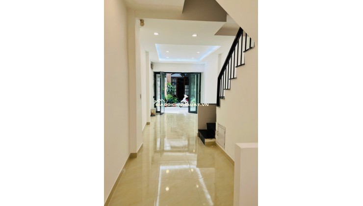 Bán nhà đúc 2 lầu hẻm 606 Đường 3 Tháng 2, P14 Q10 ngay trung tâm SG