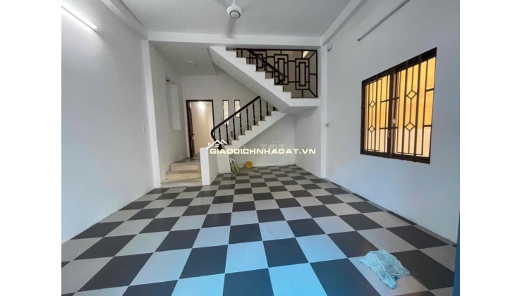 Bán nhà 1 trệt 2 lầu 1 sân thượng số 12 Đồng Nai P2 Q Tân Bình