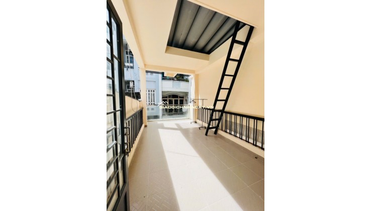 Bán nhà đúc 2 lầu hẻm 606 Đường 3 Tháng 2, P14 Q10 ngay trung tâm SG