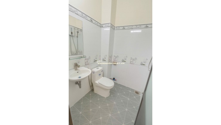 Cho thuê căn hộ full nội thất vị trí đẹp ngay Lý Chính Thắng Q3