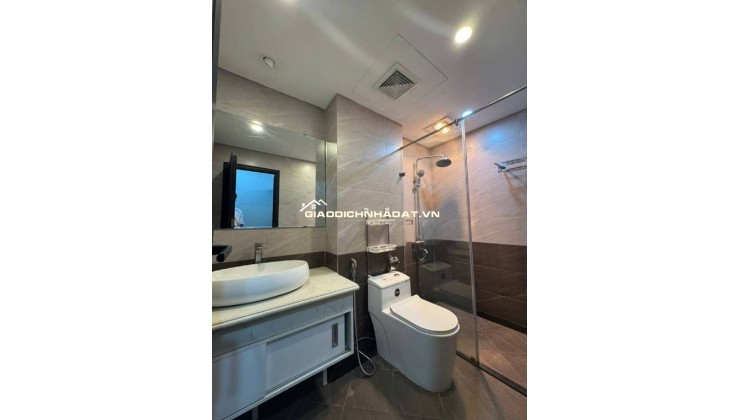 PHÂN LÔ Ô TÔ TRÁNH ĐỖ TRƯỚC CỬA - NHÀ MỚI ĐẸP DÂN XÂY - TẶNG FULL NỘI THẤT ĐẸP KHÁCH CHỈ CẦN XÁCH VALI VÀO Ở _ 5 TẦNG – 30M2 – 8,5 TỶ