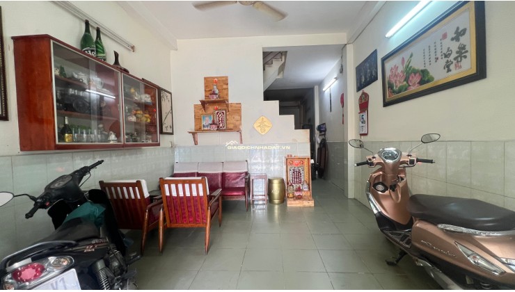 NHÀ 1 ĐỜI CHỦ - HẺM NGỰA CHUẨN 8M THÔNG THẲNG 1 TRỤC - CÁCH MẶT TIỀN BÙI QUANG LÀ 100M.
PHƯỜNG 12 GÒ VẤP- 4MX15M - 5 TẦNG 6 PN 4WC- GIÁ 7 TỶ THƯƠNG