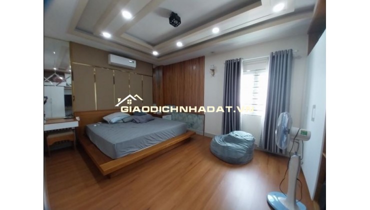 QUẬN 12 - BÁN NHÀ 2 MẶT TIỀN, 4 TẦNG LẦU, - MẶT TIỀN ĐƯỜNG NHỰA,CÓ LỀ ĐƯỜNG - DIỆN TÍCH NGANG 5.5M,DÀI 18M