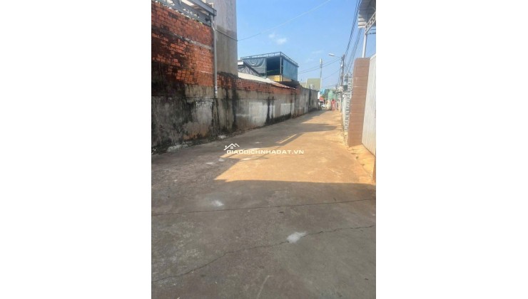 Cần bán Căn Nhà Hẻm 81 Y Wang ngay Bách Hóa Xanh
( NGÃ BA Y WANG - MAI THỊ LỰU )
cách ĐH Tây Nguyên chỉ 300- P. Eatam cũ Giá 2ty750