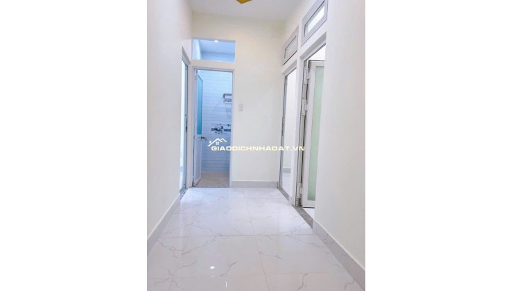 SÁT MẶT TIỀN XE HƠI 10M  TRUNG TÂM Q4 
DIỆN TÍCH 38 M2 HƠN 3 TỶ 
NHÀ MỚI