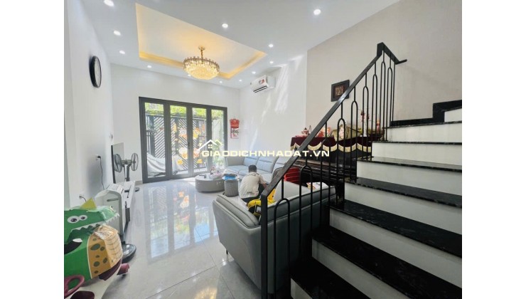 NHÀ ĐẸP LUNG LINH TẠI LẠC LONG QUÂN - OTO 7 CHỖ ĐỖ CỬA - NGÕ THÔNG - THIẾT KẾ HIỆN ĐẠI GIÁ NHỈNH 15 TỶ