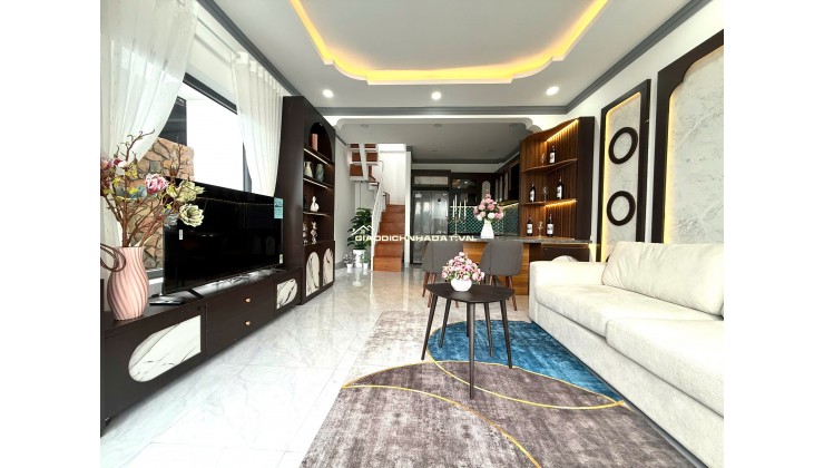 BÁN NHÀ MÊ HẺM XE HƠI NÉ NHAU 181 QUANG TRUNG MẶT TIỀN
 Nhà mê kiên cố - thiết kế hiện đại - Full nội  thất : 1 PK - 1 Bếp - 2 PN - sân đậu xe