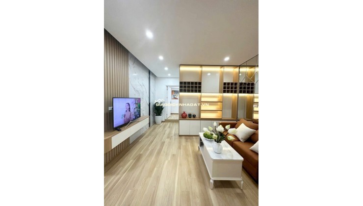 Căn tập thể phố Thọ Lão Hai Bà Trưng dt 120m2 giá chỉ có 2,25 tỷ nhà đẹp long lanh