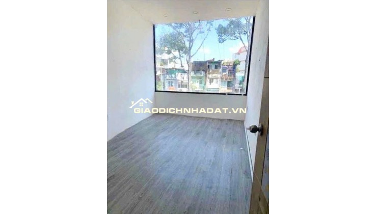 15 Triệu: HIẾM nguyên căn MẶT TIỀN đường 3 tháng 2 Q10- cao 4 tầng 3 phòng thông suốt. VŨ 0933910039