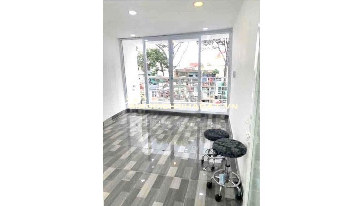 15 Triệu: HIẾM nguyên căn MẶT TIỀN đường 3 tháng 2 Q10- cao 4 tầng 3 phòng thông suốt. VŨ 0933910039