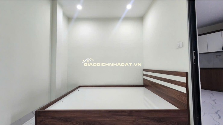 Tây Hồ Siêu phẩm 83m, 8 tầng, cầu thang máy xịn! 12 phòng khép kín! Dòng .tiền. 11 tỷ./1 năm!