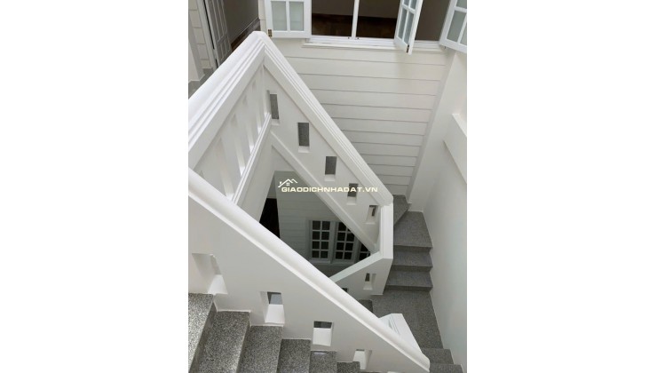 BÁN NHÀ 5PN GẦN TRƯỜNG NGUYỄN DU P2 ĐÀ LẠT - 5PN, SÂN ĐẬU 2 Ô TÔ - 9.3 TỶ
