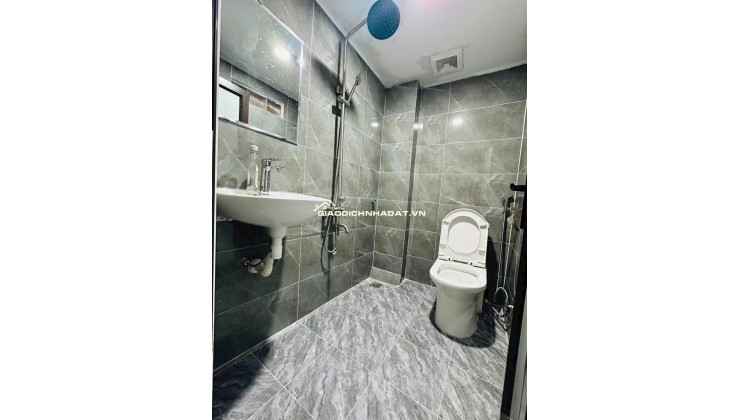 Siêu phẩm lô góc tập thể tầng 1 Trường Chinh 3 mặt thoáng, full đồ ở ngay. ô tô đỗ cầu thang 3PN + 2WC khép kín giá nhỉnh 4 tỷ dt 85 m2