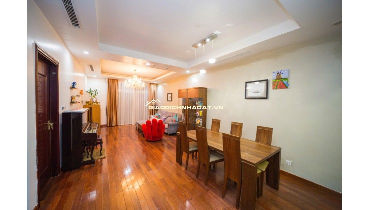 Căn to giá rẻ tại ROYAL CITY giá đẹp nhà tầng cao .