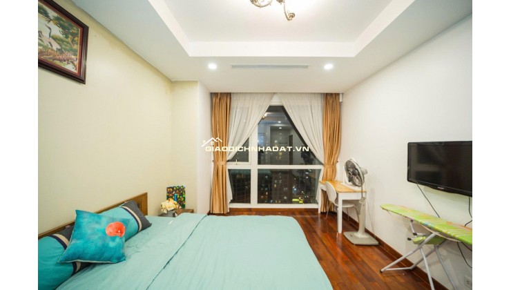 Căn to giá rẻ tại ROYAL CITY giá đẹp nhà tầng cao .