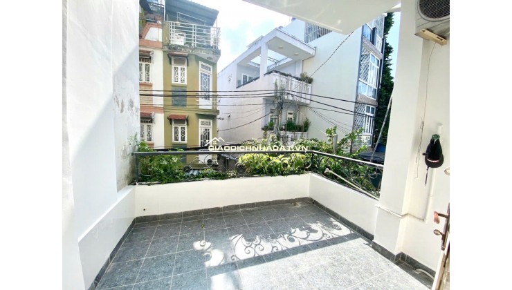 22 Triệu: nguyên căn XE HƠI TRONG NHÀ- Hoàng Hoa Thám- 3 Tầng 4 Phòng- Bếp & 4 Máy Lạnh. 0933910039